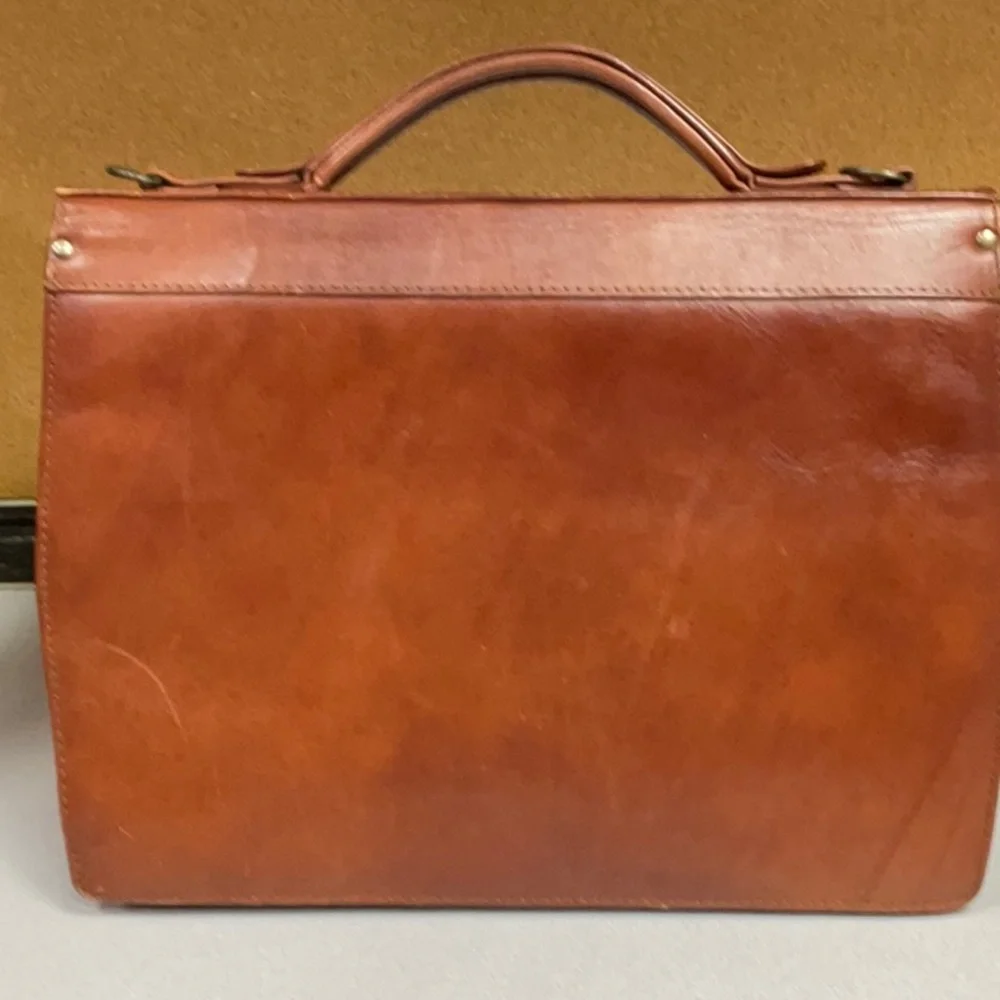 Vintage Men's Leather Briefcase with Brass-Tone Lock - Chestnut Brown